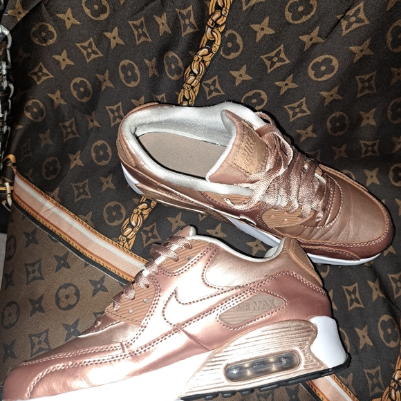 Nike Air Max 90 Metallic Rose Gold - Picture 2 of 12